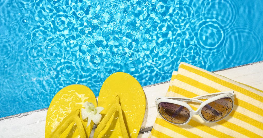 sandals_pool